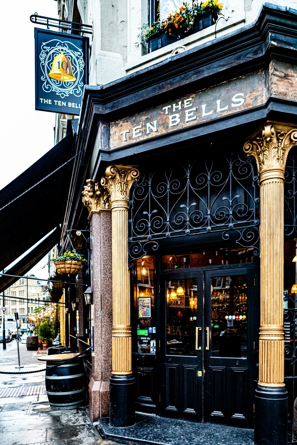 London pub